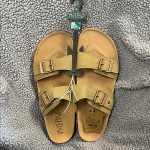 Woman’s Tan Sandals Size 9